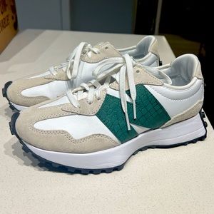 New Balance 327 Sneakers